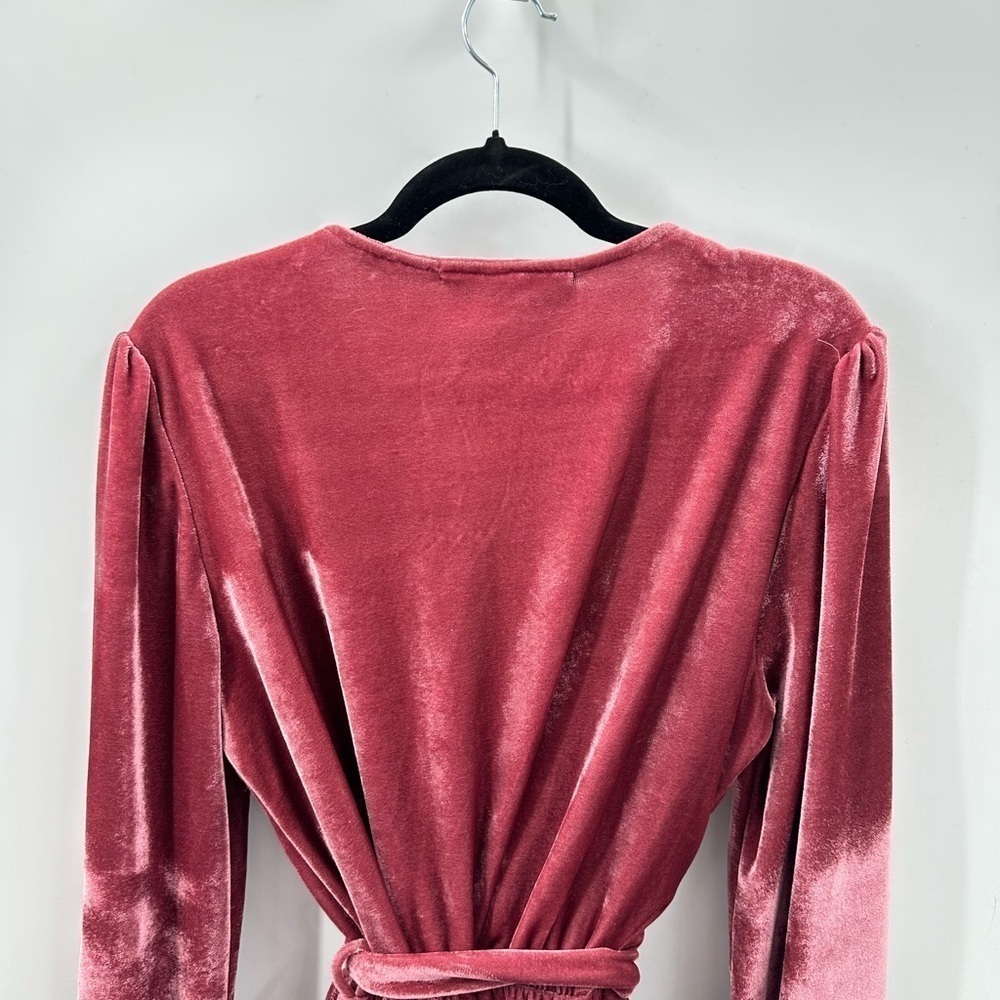 FRAICHE Allegra’s pink burnout velvet wrap on The Flash “Armageddon” romper - Picture 3 of 13
